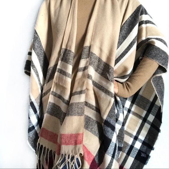 NWT Plaid Fringe Ruana Wrap Scarf Beige Black - Picture 4 of 7
